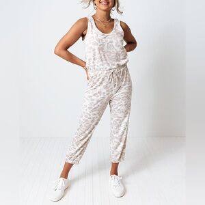 Nwot LEOPARD JUMPSUIT small